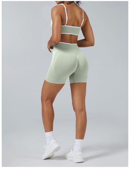 Short Line Pistacchio con il reggiseno, indossato (3)