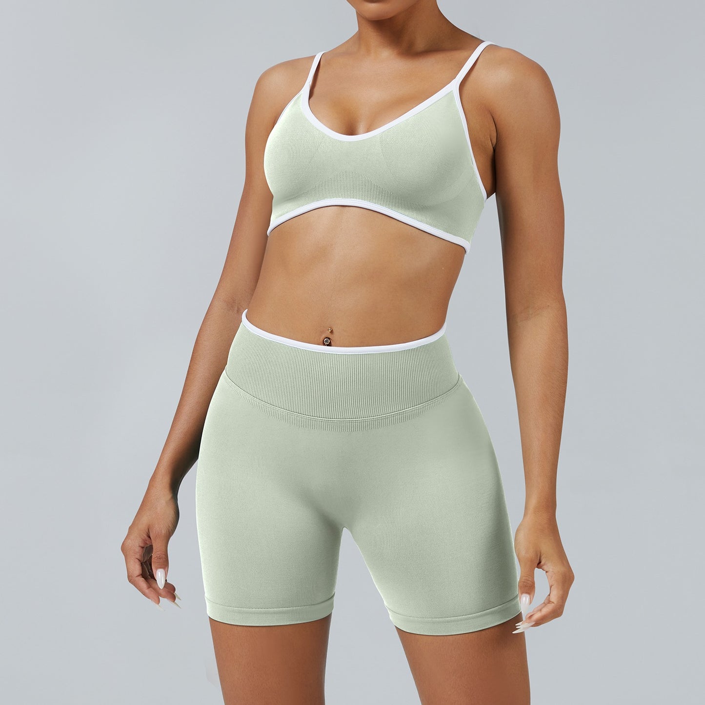 Short Line Pistacchio, indossato con il reggiseno