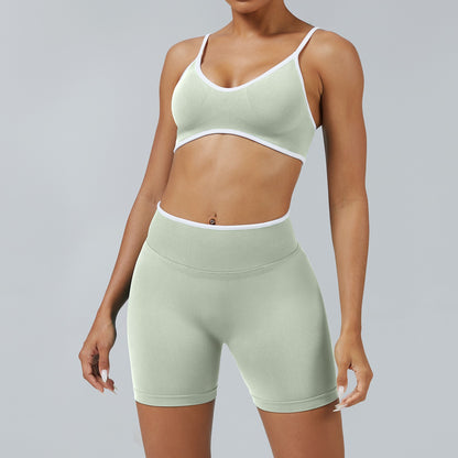 Short Line Pistacchio, indossato con il reggiseno