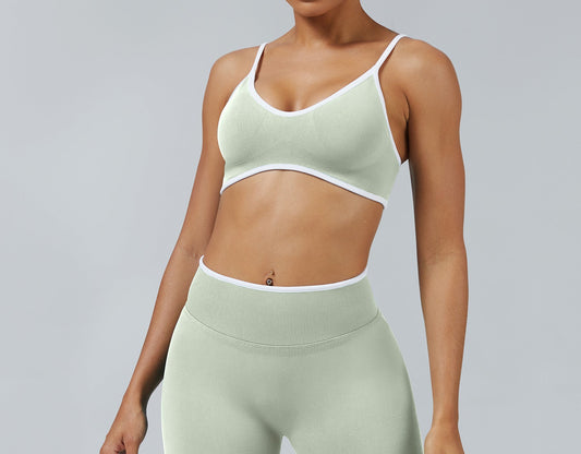 Reggiseno Sculptline Edge Pistacchio indossato, vista frontale