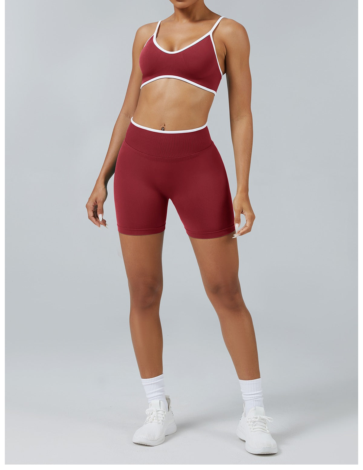 Short Line Rosso Ciliegia con il reggiseno, indossato (1)