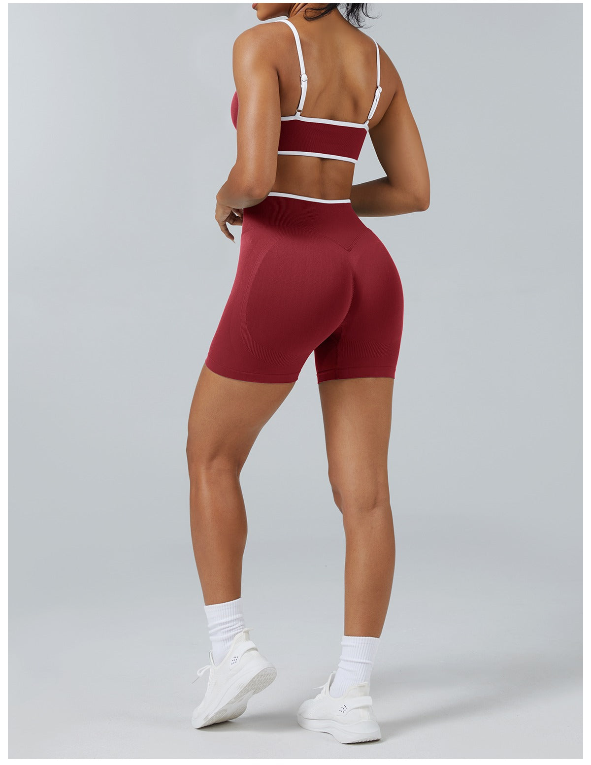 Short Line Rosso Ciliegia con il reggiseno, indossato (2)