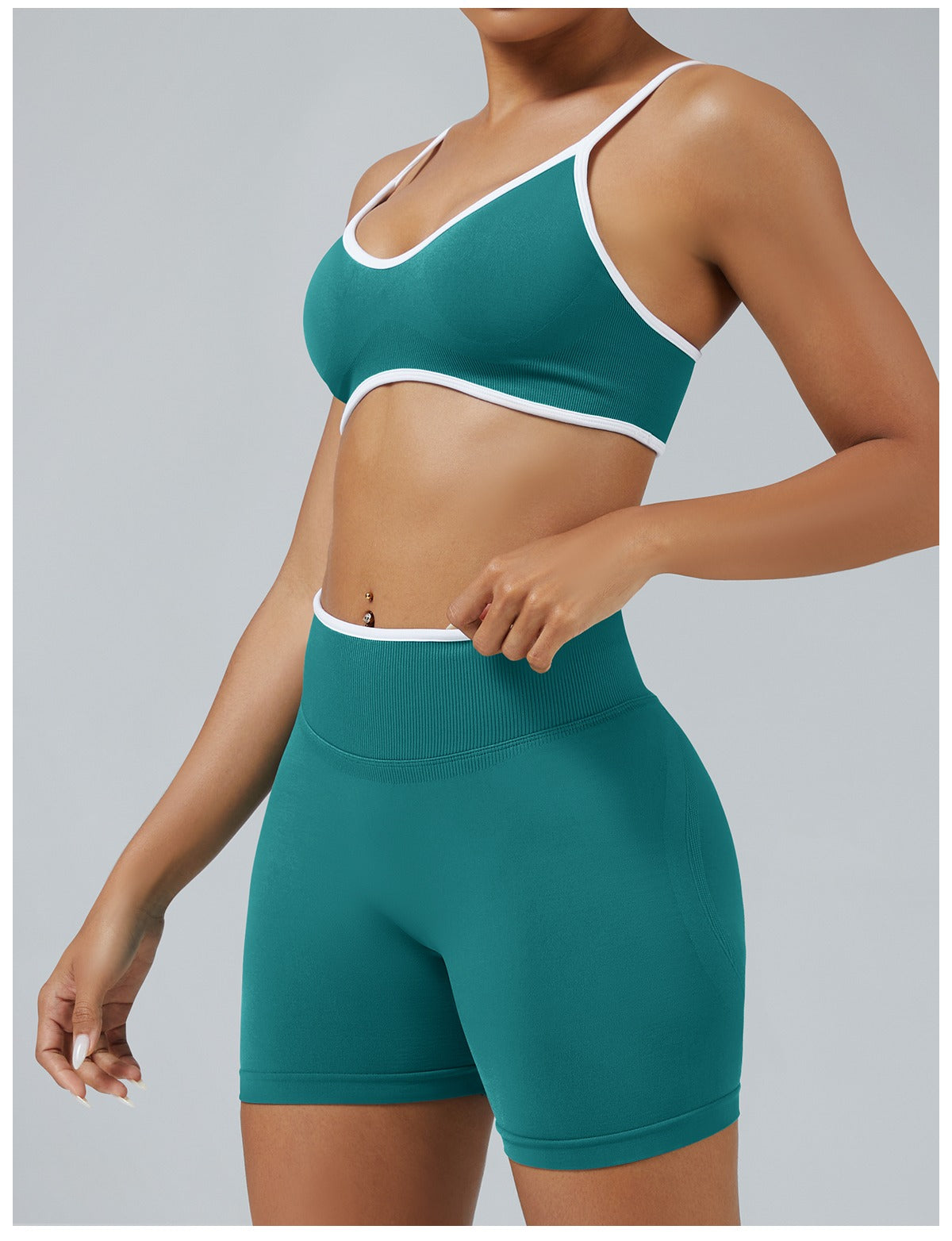 Short Line Verde Acqua con il reggiseno, indossato (3)