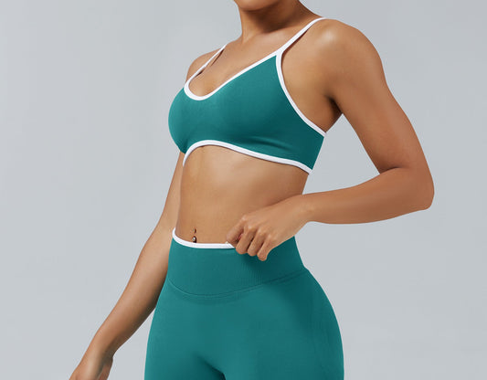 Reggiseno Sculptline Edge Verde Acqua indossato, vista frontale