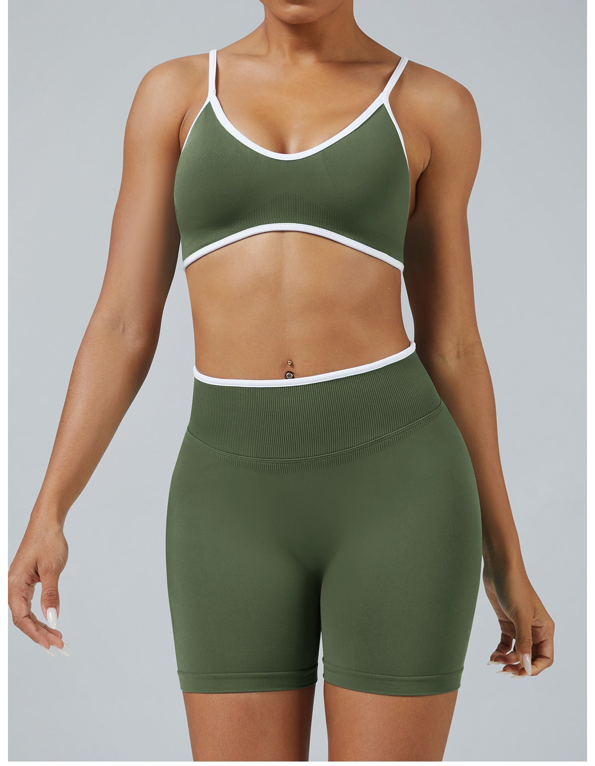 Short Line Verde Militare con il reggiseno, indossato (1)