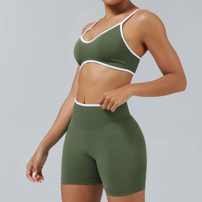 Short Line Verde Militare, indossato con il reggiseno