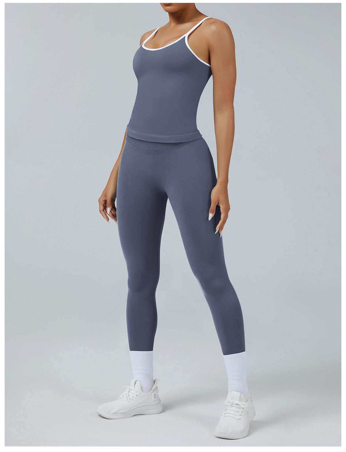 Leggings Line Grigio Ghiaccio con la canotta, indossato (3)