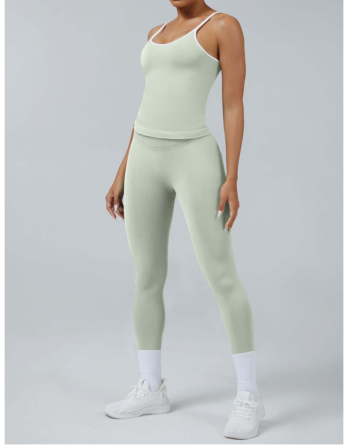 Leggings Line Pistacchio con la canotta, indossato (1)