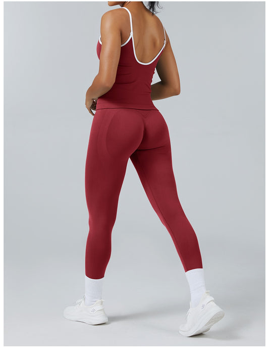 Leggings Line Rosso Ciliegia con la canotta, indossato (2)