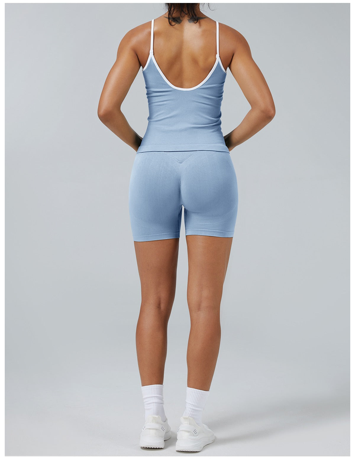Short Line Azzurro Baby con la canotta, indossato (3)