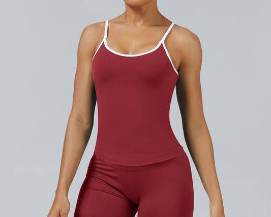 Canotta Sculptline Edge Rosso Ciliegia indossata, vista frontale