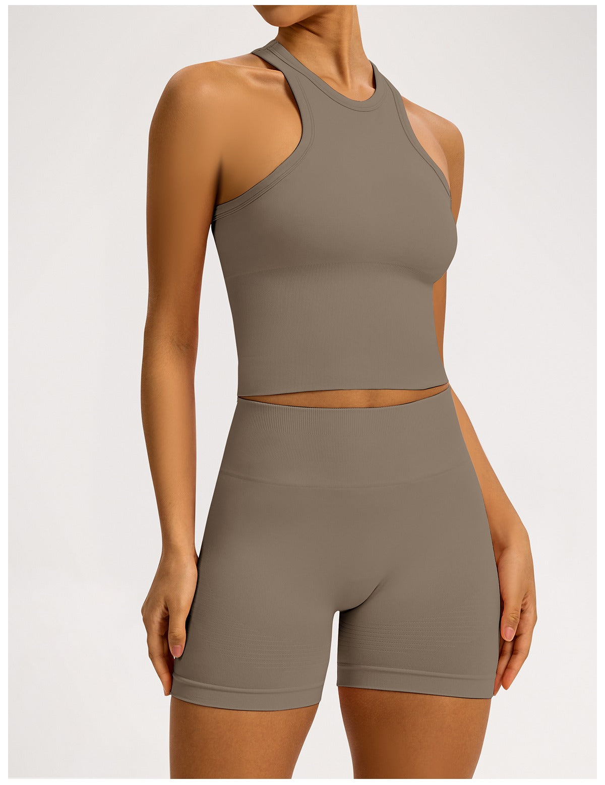 Canotta Halter Sculptline™ Costa — Kaki, indossato (3)