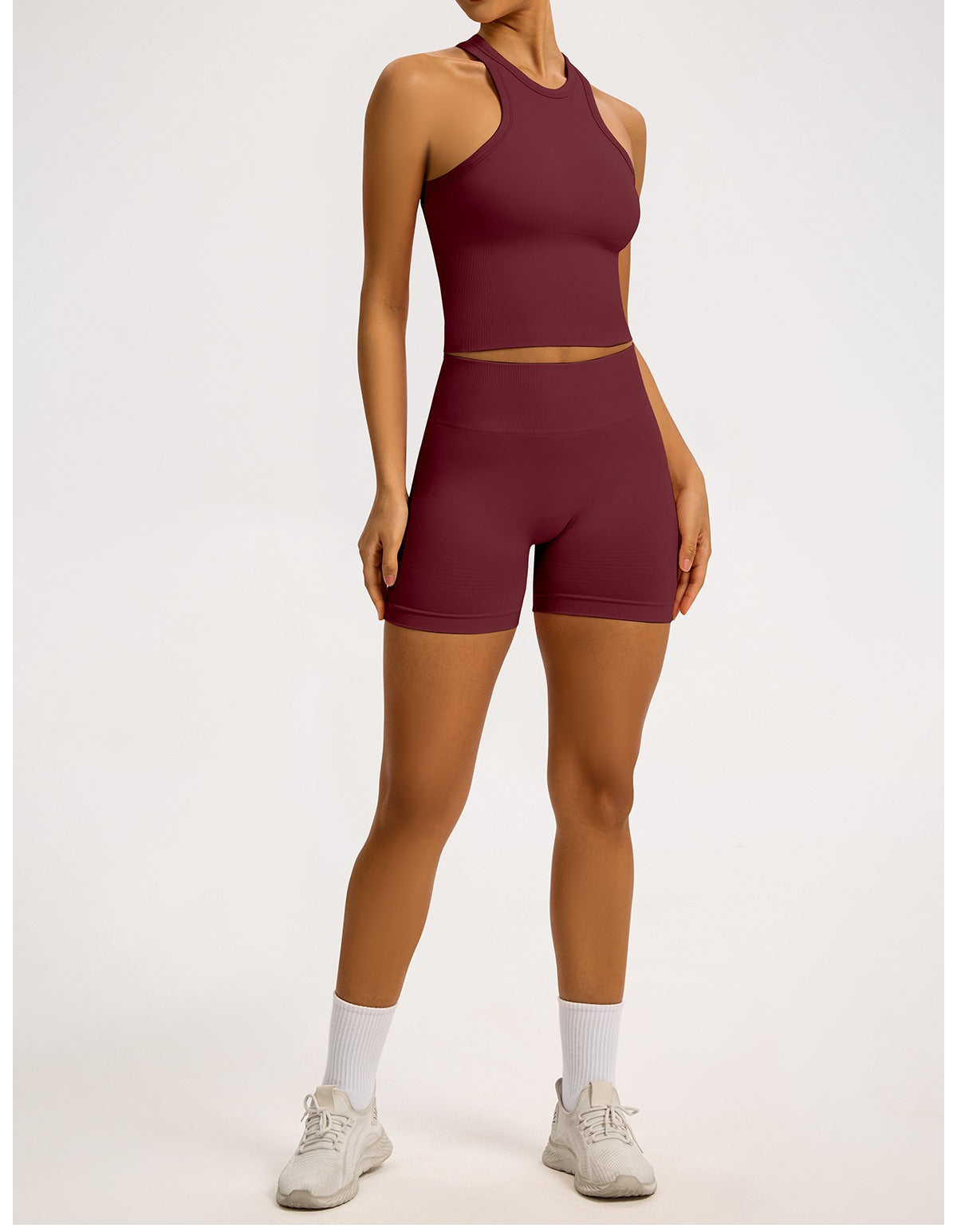 Short Sculptline™ Costa — Rosso Ciliegia, indossato (1)
