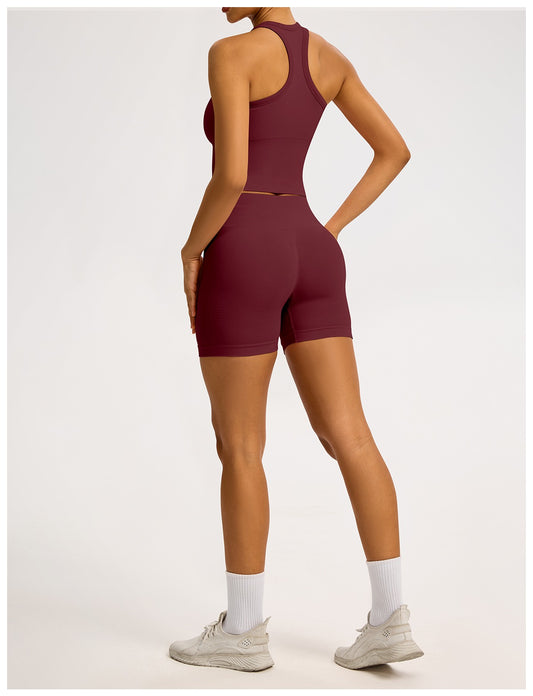 Short Sculptline™ Costa — Rosso Ciliegia, indossato (2)