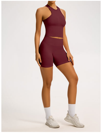 Short Sculptline™ Costa — Rosso Ciliegia, indossato (3)