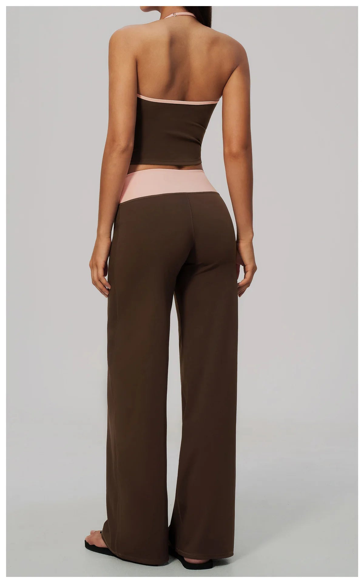 Canotta Halter Crop con Scollo a V e Bordo a Contrasto