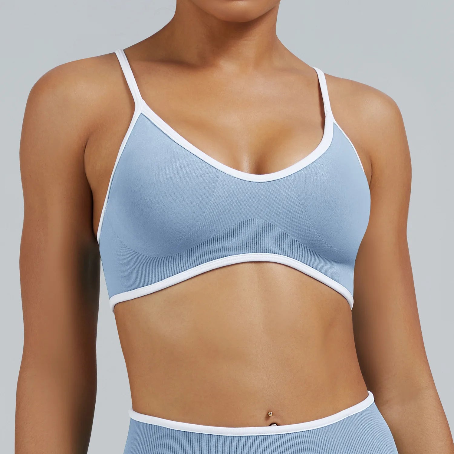 Reggiseno Sportivo Senza Cuciture con Spalline Sottili e Bordo a Contrasto - Azzurro