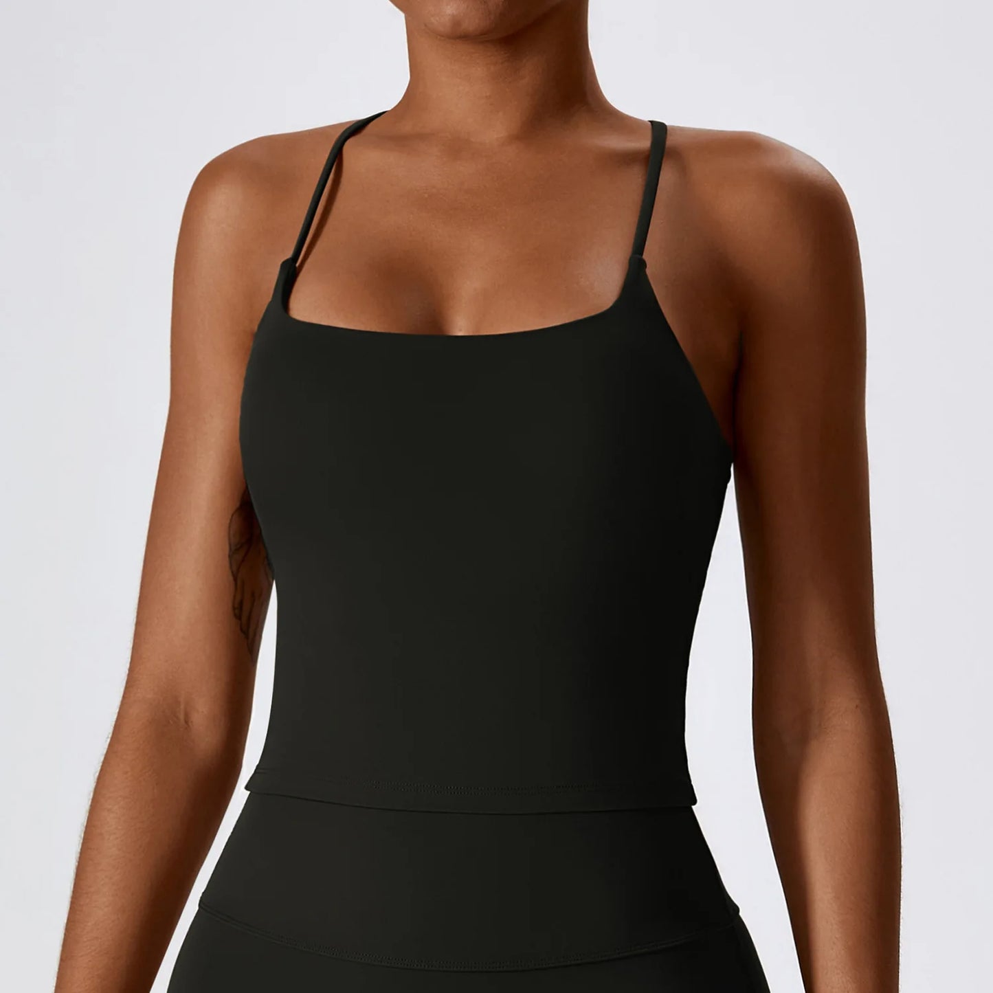 Canotta Sportiva con Spalline Sottili Incrociate e Reggiseno Integrato - Nero
