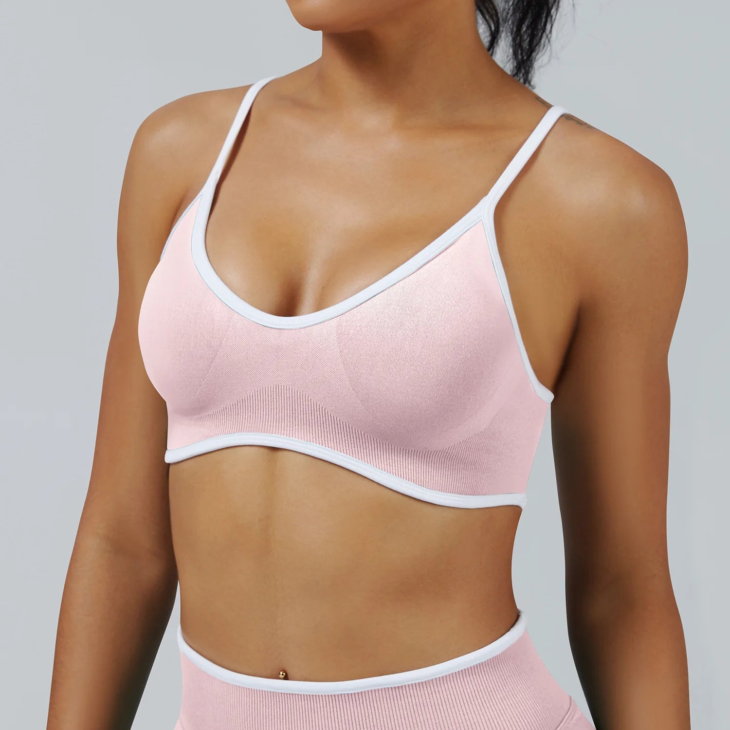 Reggiseno Sportivo Senza Cuciture con Spalline Sottili e Bordo a Contrasto - Rosa Cipria