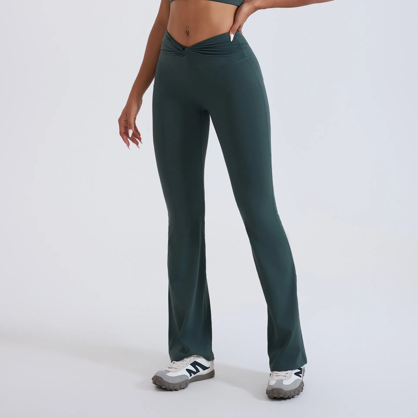 Set Reggiseno Collo Alto e Pantaloni Flare Vita Alta