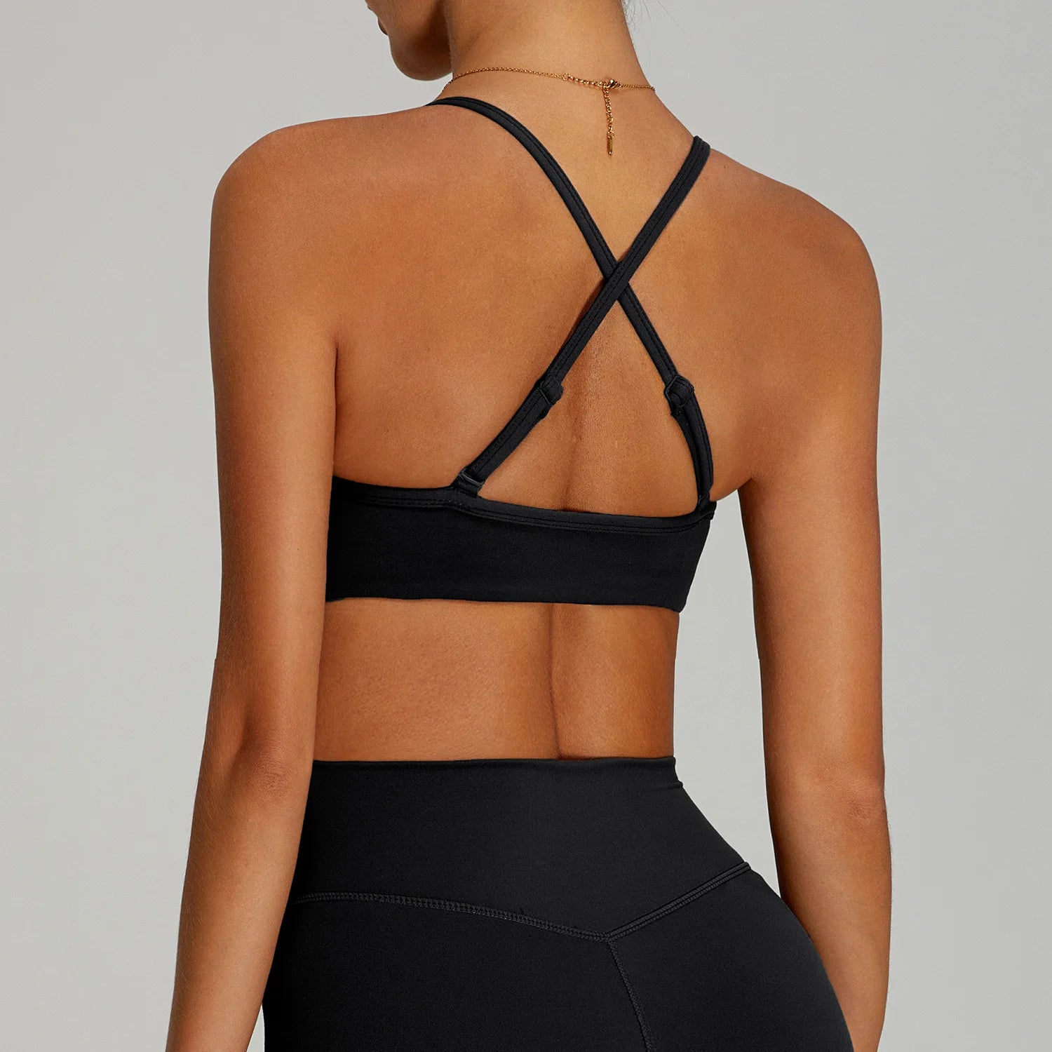 Reggiseno Sportivo con Spalline Sottili e Schiena Incrociata - Nero