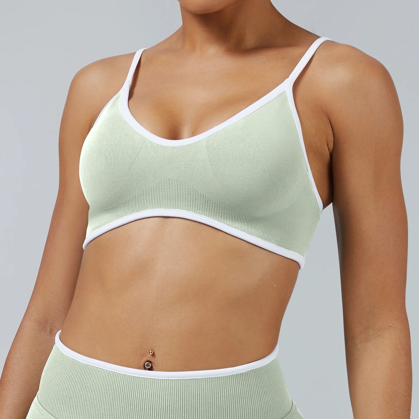 Reggiseno Sportivo Senza Cuciture con Spalline Sottili e Bordo a Contrasto - Verde Salvia