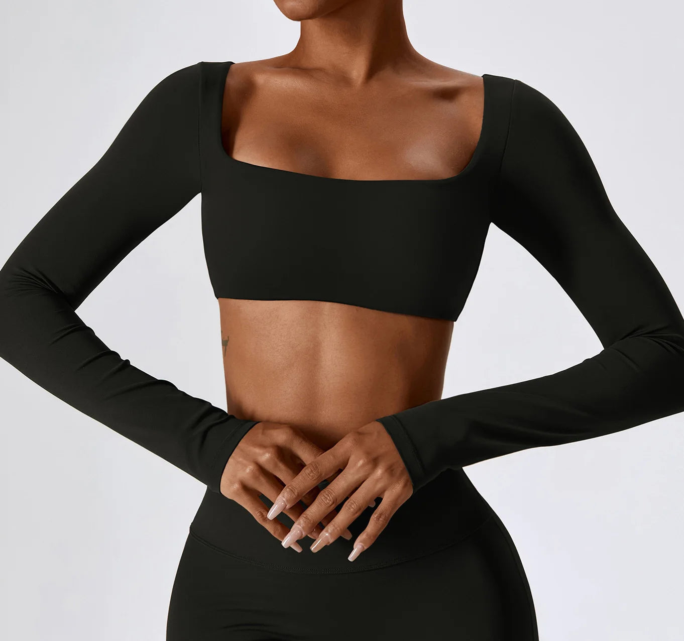 Set Sportivo Maglia Crop a Maniche Lunghe e Pantaloni a Zampa
