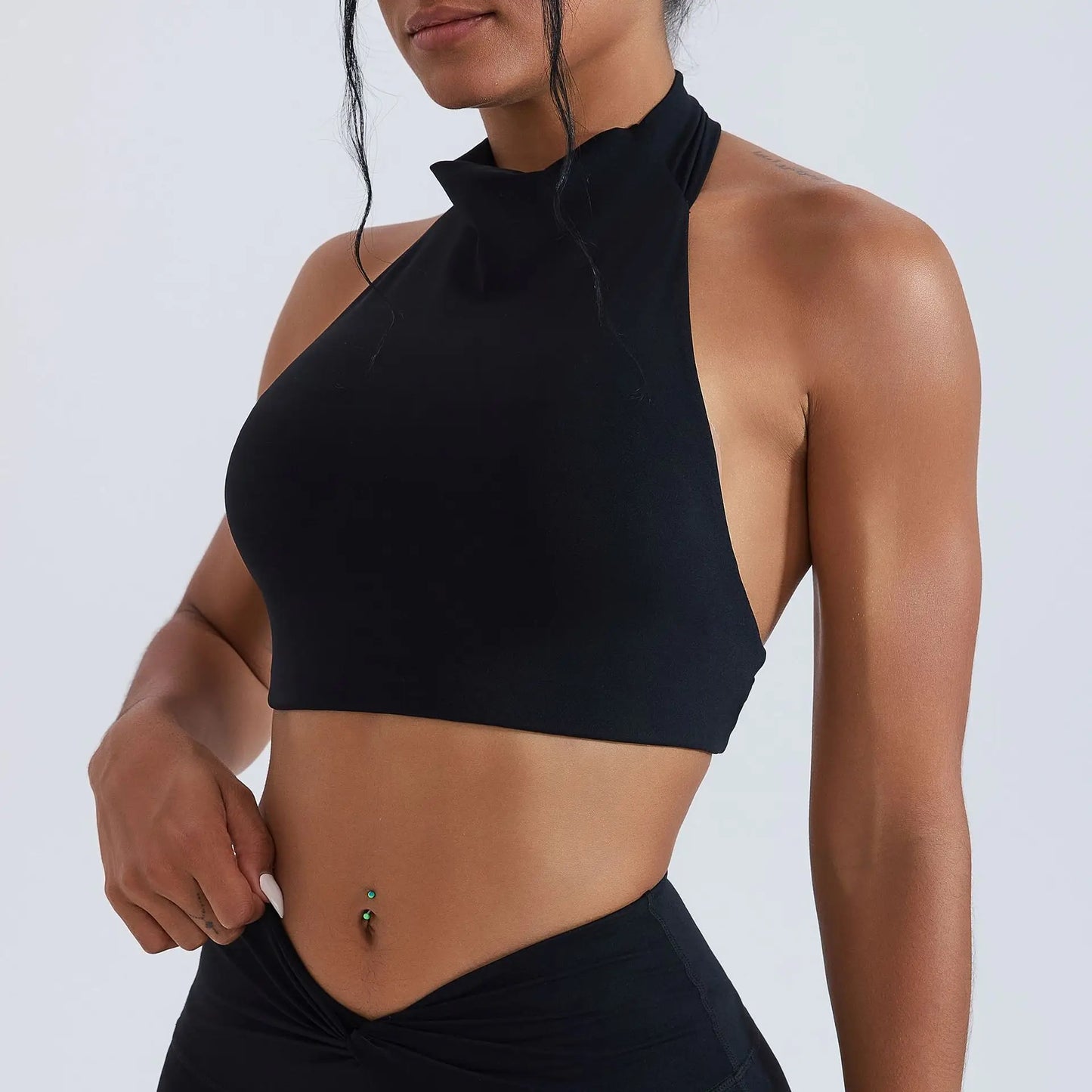 Reggiseno Sportivo Collo Alto all'Americana con Schiena Aperta - Nero