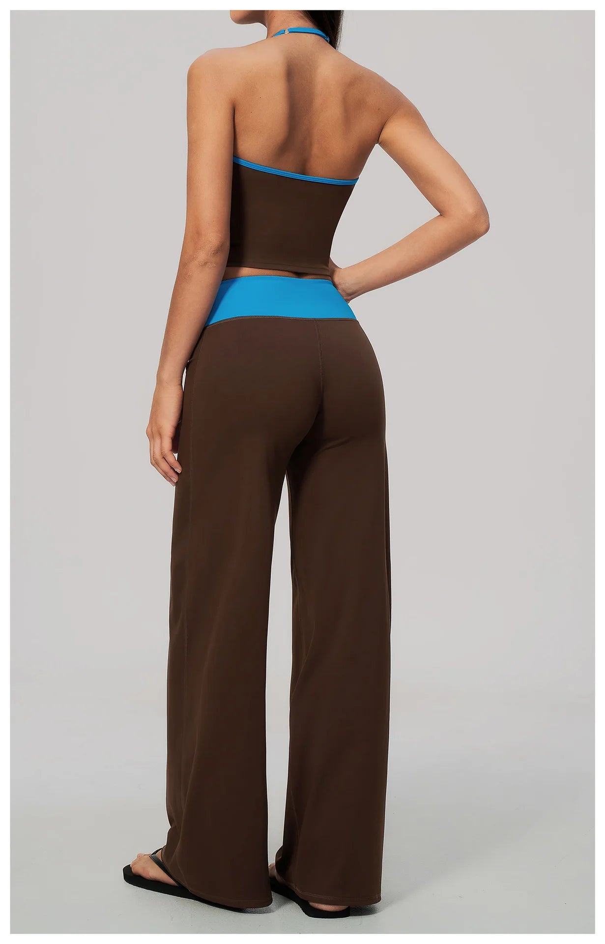 Canotta Halter Crop con Scollo a V e Bordo a Contrasto