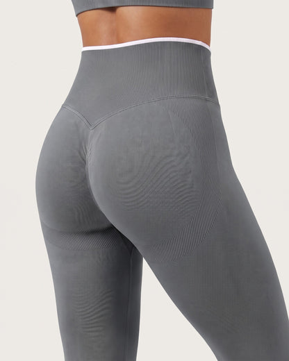 Leggings Push-Up Sculptline Edge Grigio Grafite, dettaglio retro: fascia in vita, cucitura a V e pannelli sagomati