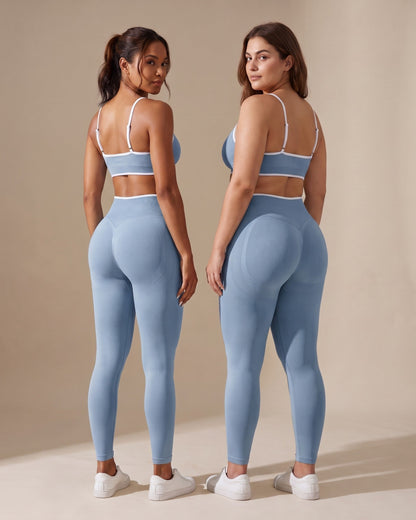 Leggings Push-Up Sculptline Edge Azzurro Baby indossato da due donne con corporature diverse
