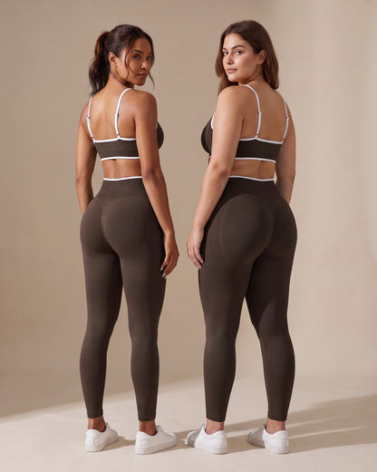 Leggings Push-Up Sculptline Edge Caffè indossato da due donne con corporature diverse