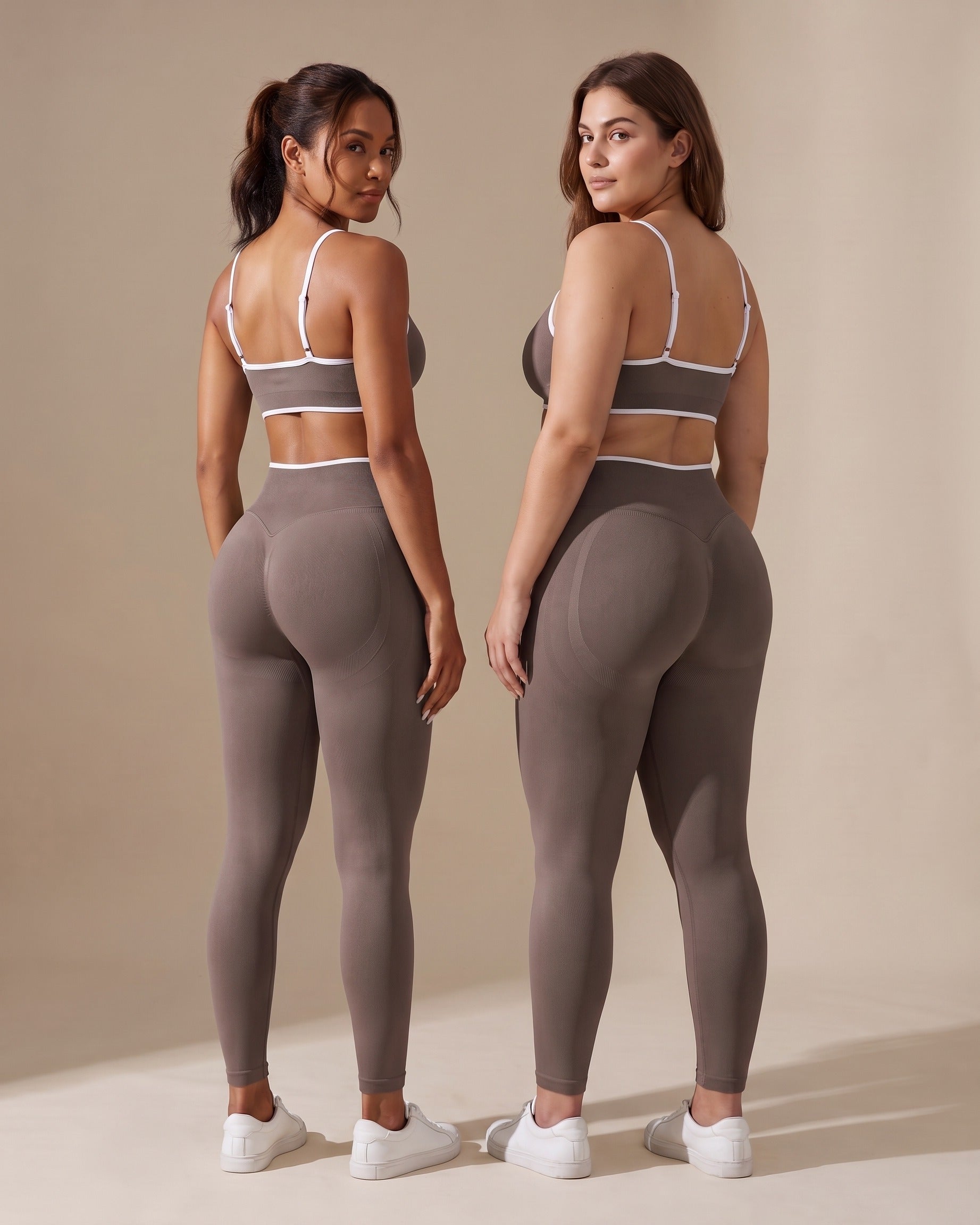 Leggings Push-Up Sculptline Edge Moka indossato da due donne con corporature diverse