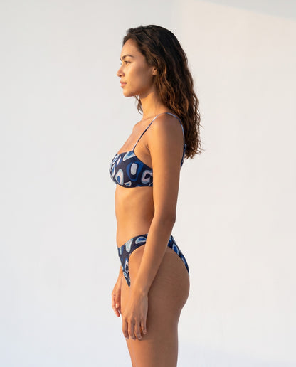 Tropica | Bikini Blu Notte tan-through — vista laterale