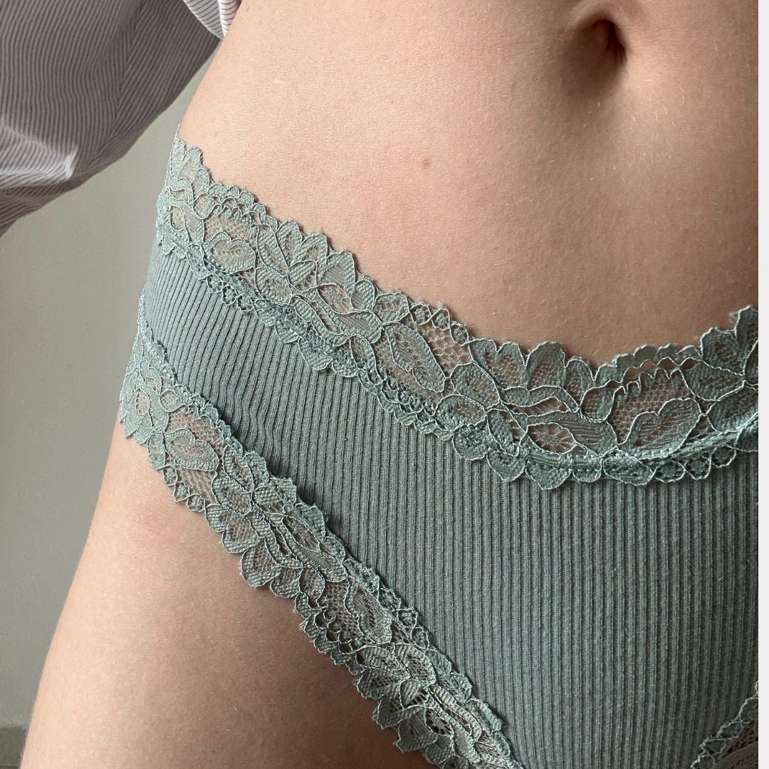 Tanga Pureline in cotone con bordo in pizzo – Pagane 4, ricevine 8 — foto 4